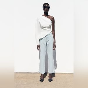 Zara, high rise-straight leg jeans ( light blue)